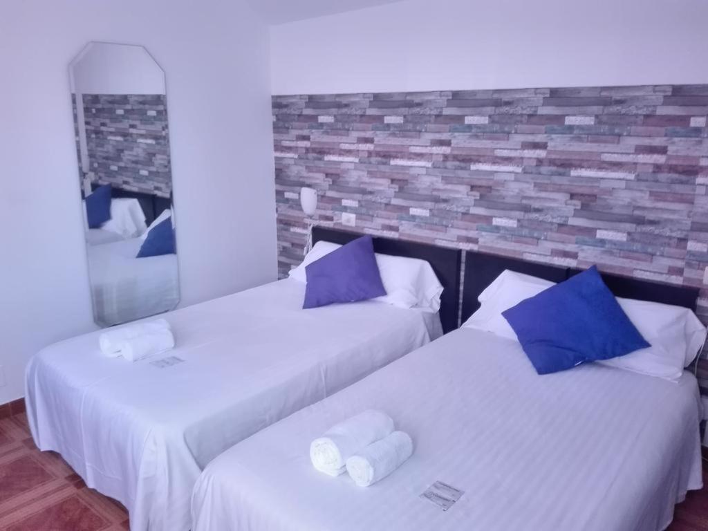Hotel Corcubion Playa De Quenxe 客房 照片
